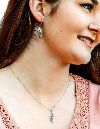 Montana Silversmiths All About The Curve Feather Earrings
