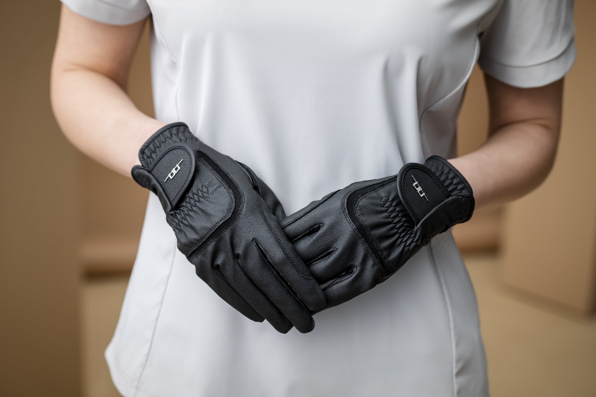AA Platinum Glove
