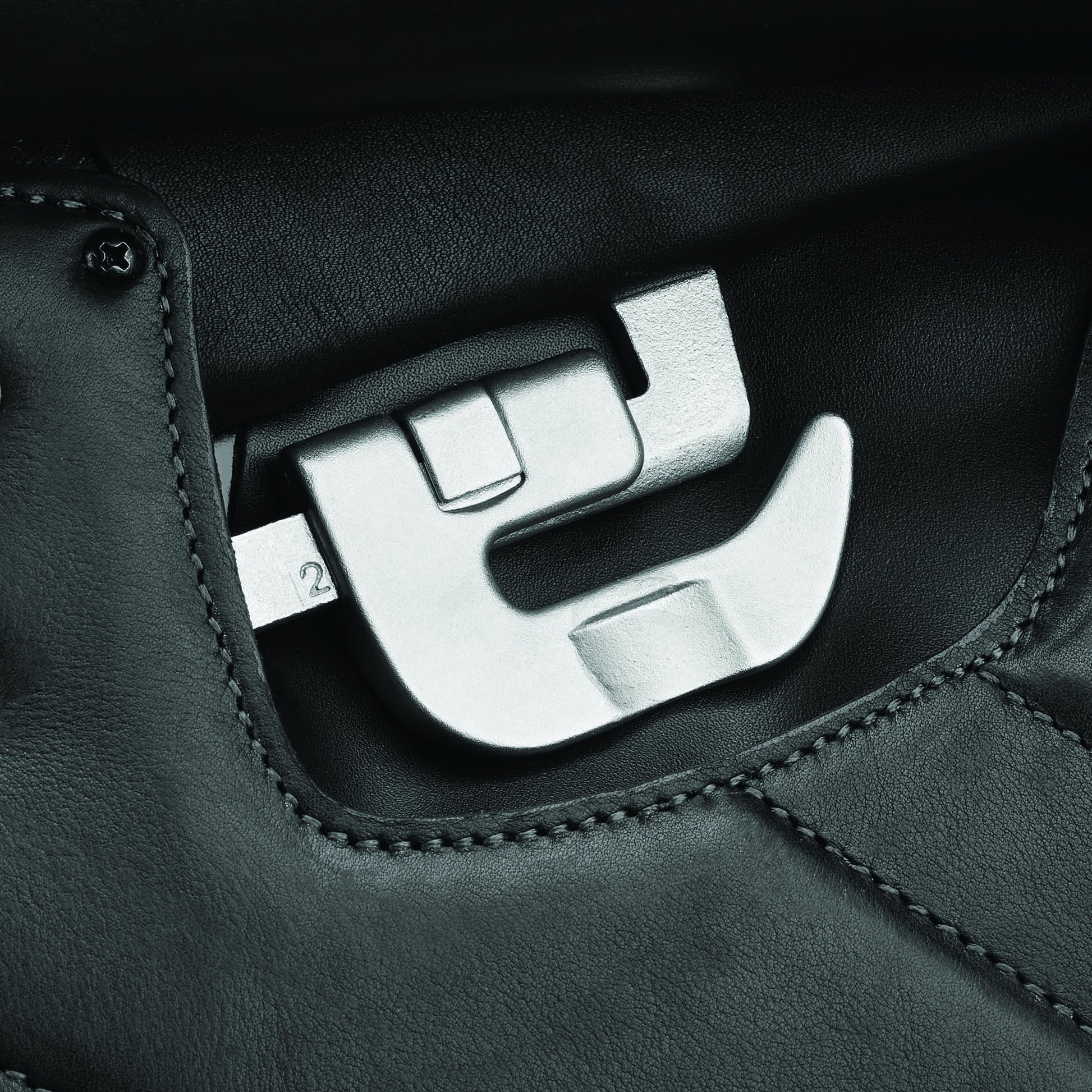 Bates Apex Saddle