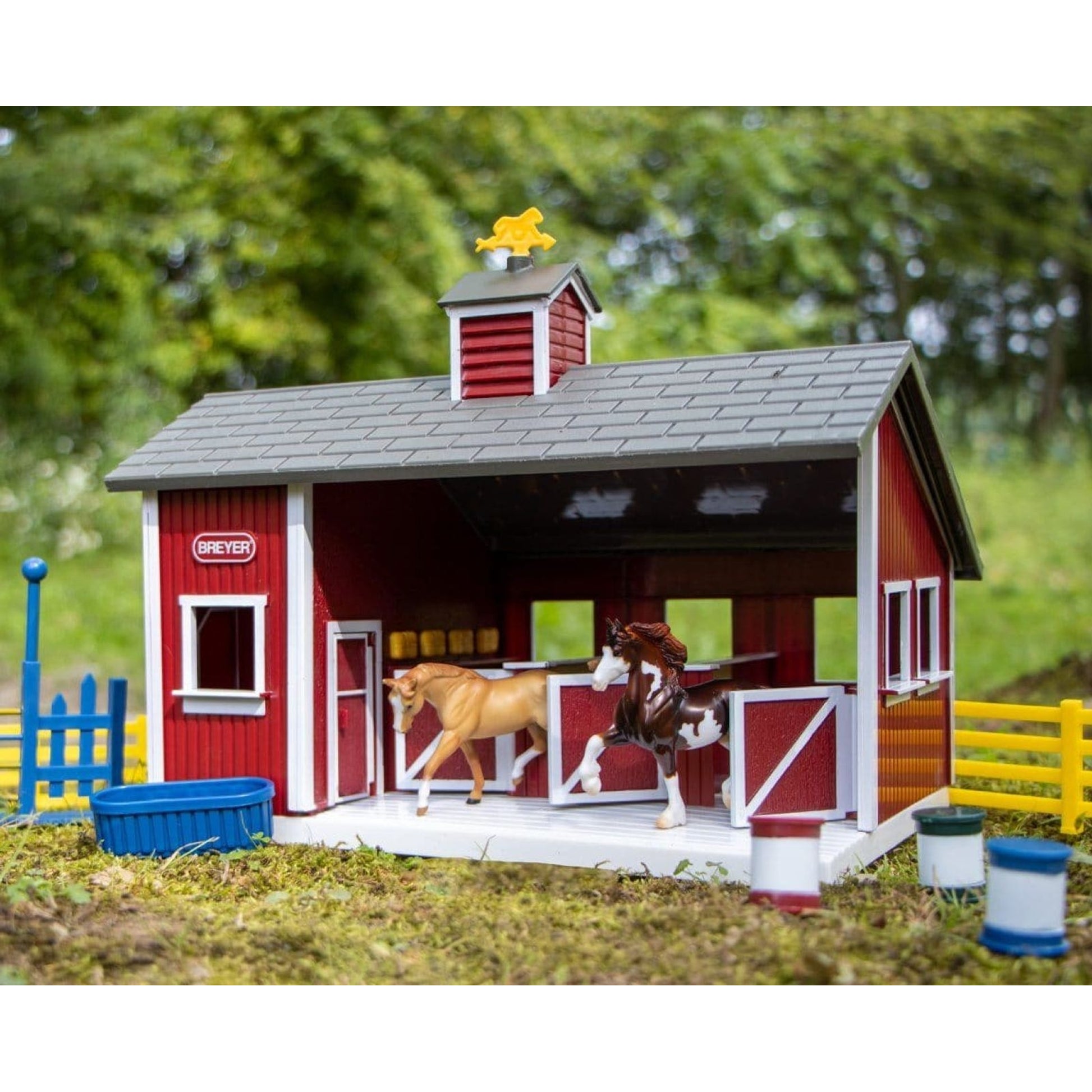 Breyer Stablemates Red Stable Set