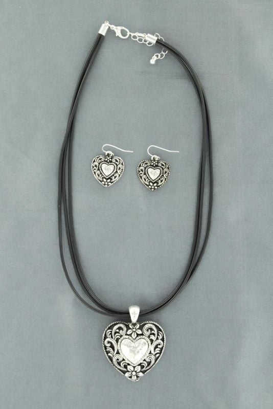 Blazin Roxx Heart Leather Cord Necklace SetBlack
