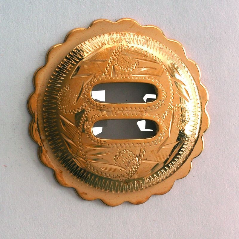 Engraved Scalloped Edge Slotted Rosette 1.75 Brn