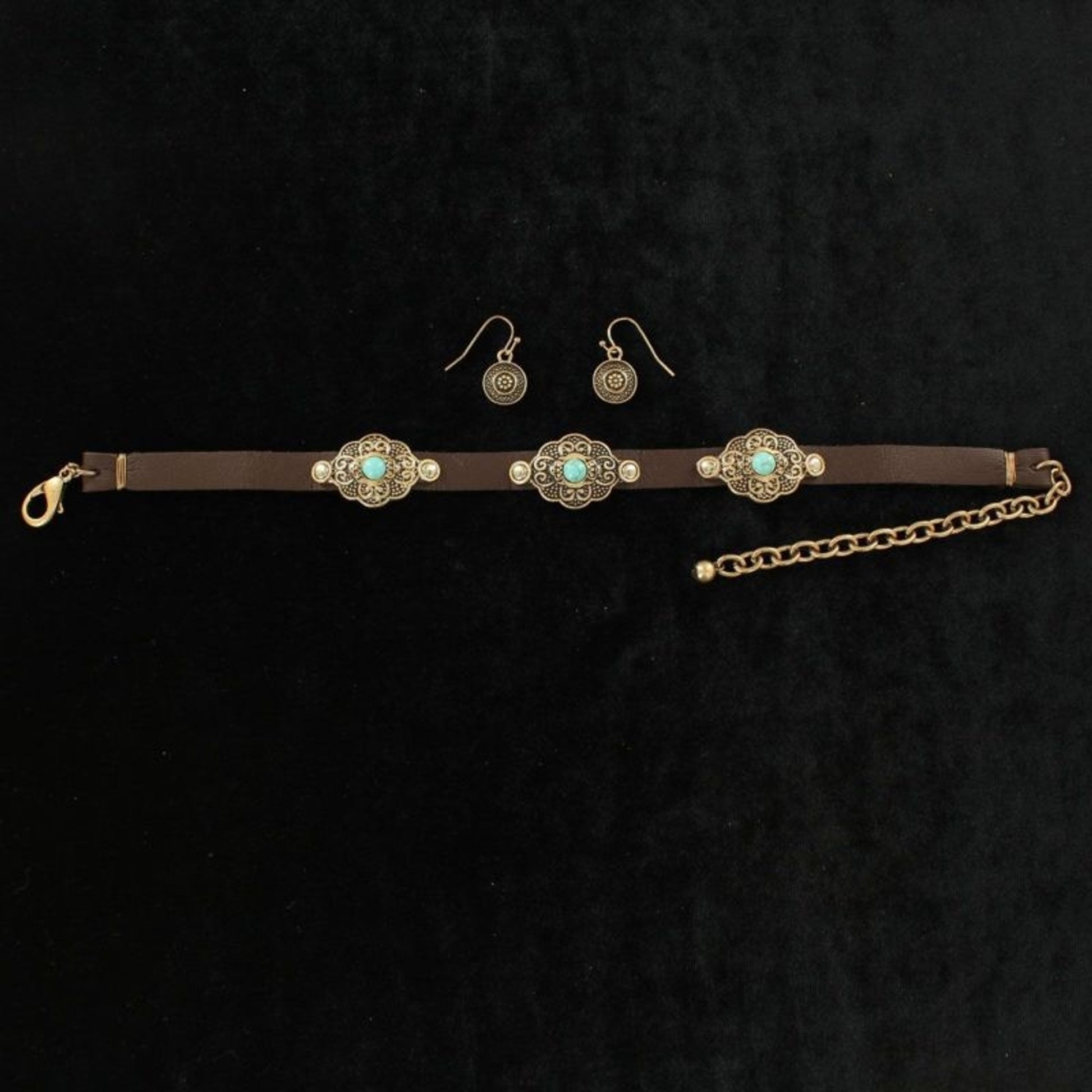 Oval ScrolL Conch Leather Choker/Earring SetBk/Wh