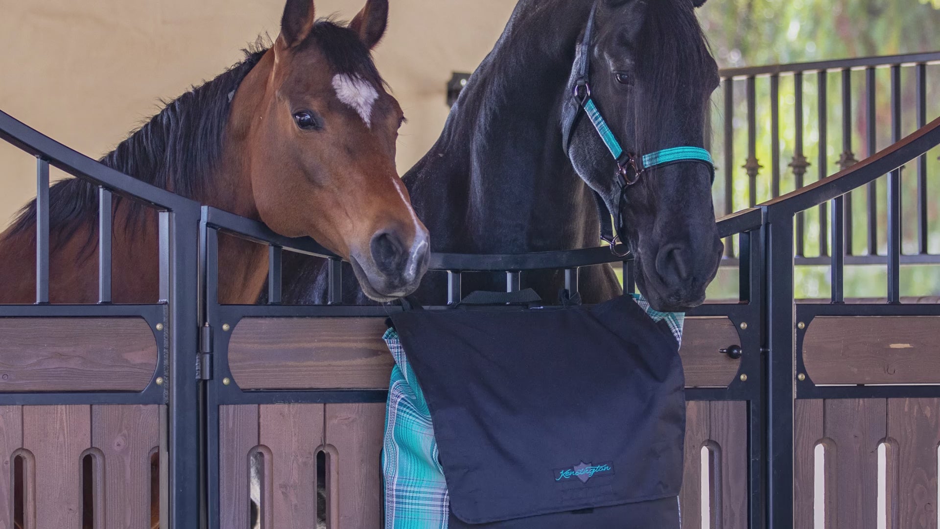 Kensington All Around Blanket Storage Bag